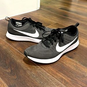 Like NEW!!Mens Nike Shoes